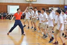 为什么“看路”会让人越来越自信？（“看路”如何让人越走越自信？）